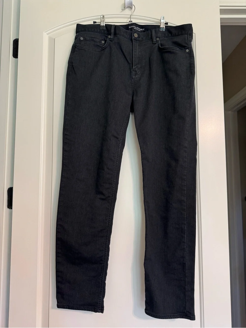 Banana Republic Men's Black Traveler Athletic Tapered Jeans